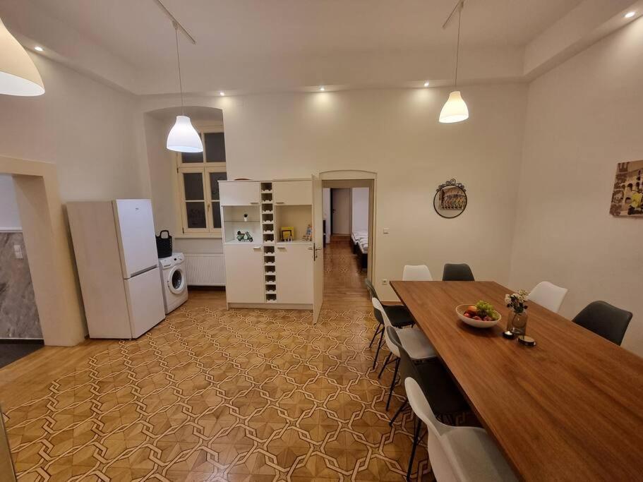 Apartment Sissi Royal - Inner 4 Bedroom Wien